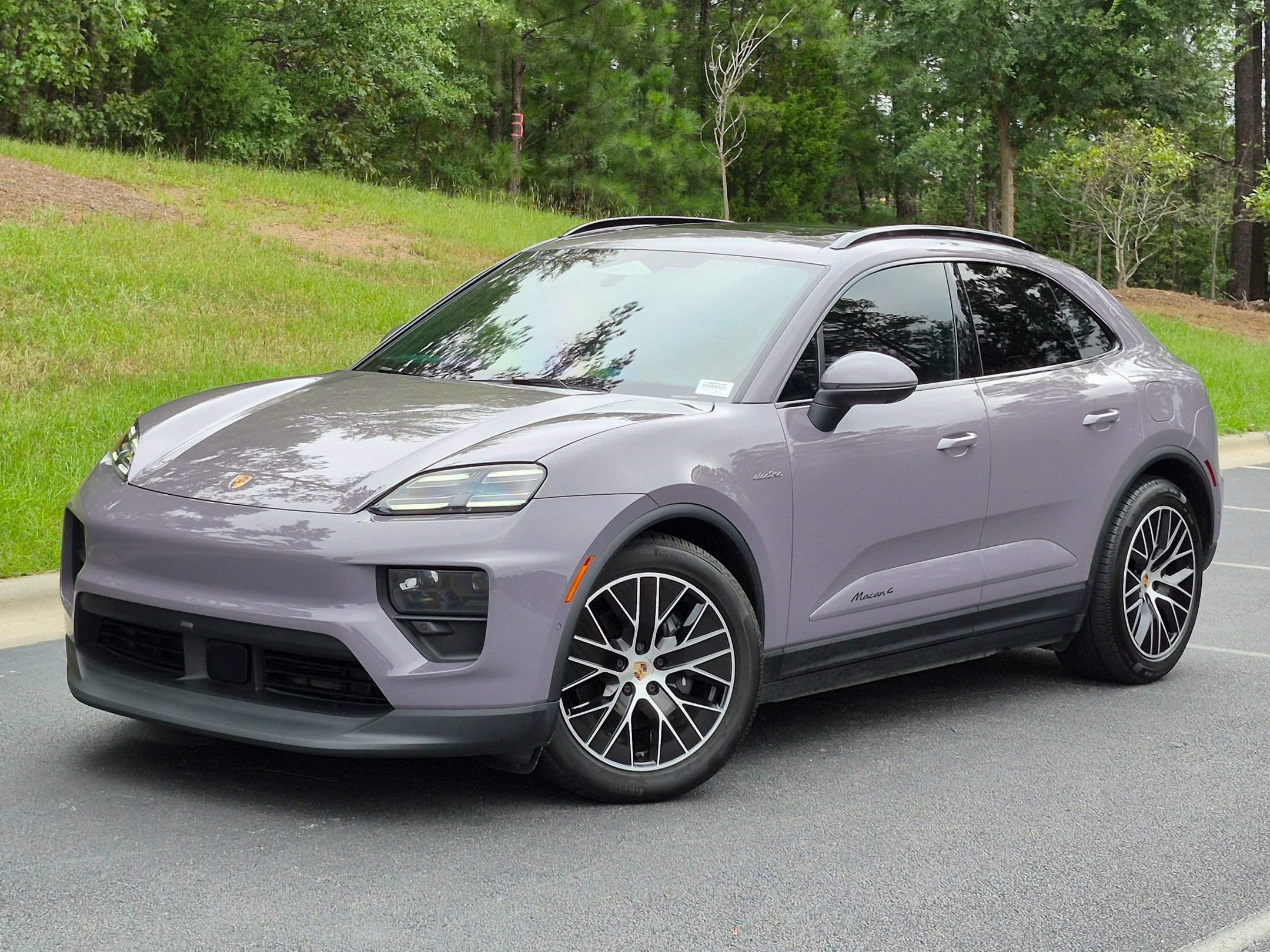 Certified 2025 Porsche Macan 4 Electric AWD/4WD image 1