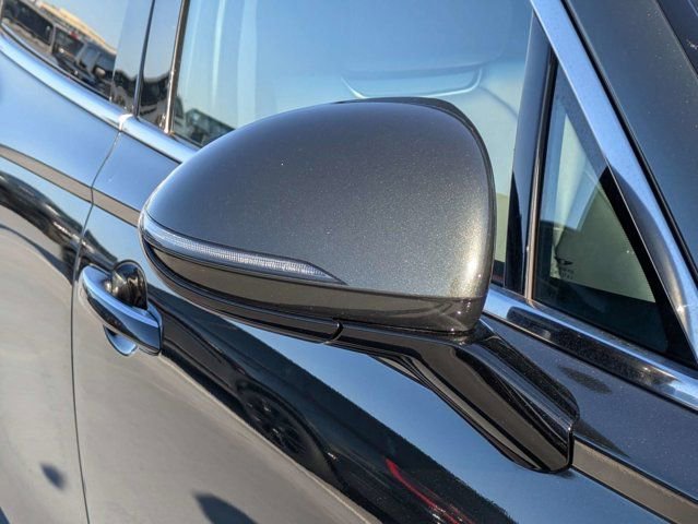 Used 2025 Genesis GV70 2.5T AWD/4WD image 11
