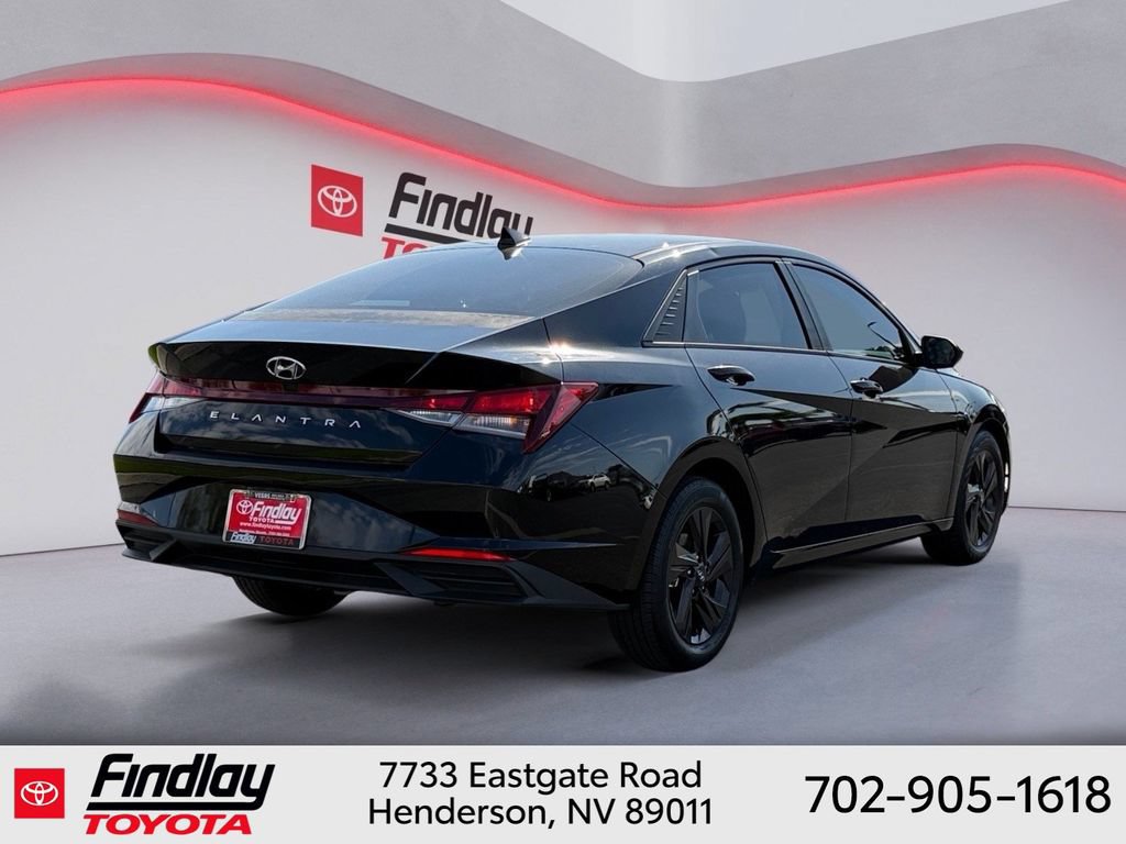 Used 2021 Hyundai Elantra SEL w/ Convenience Package FWD image 3
