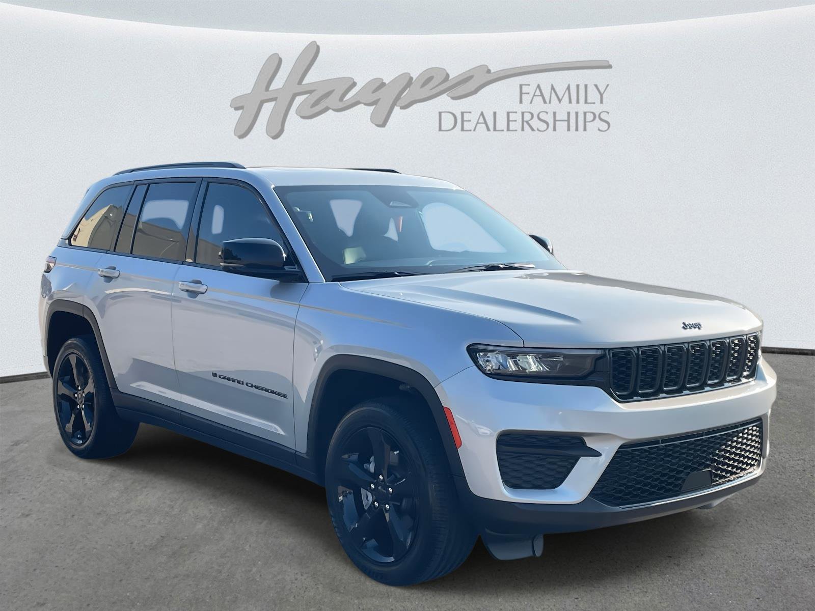 Used 2025 Jeep Grand Cherokee Altitude image 29