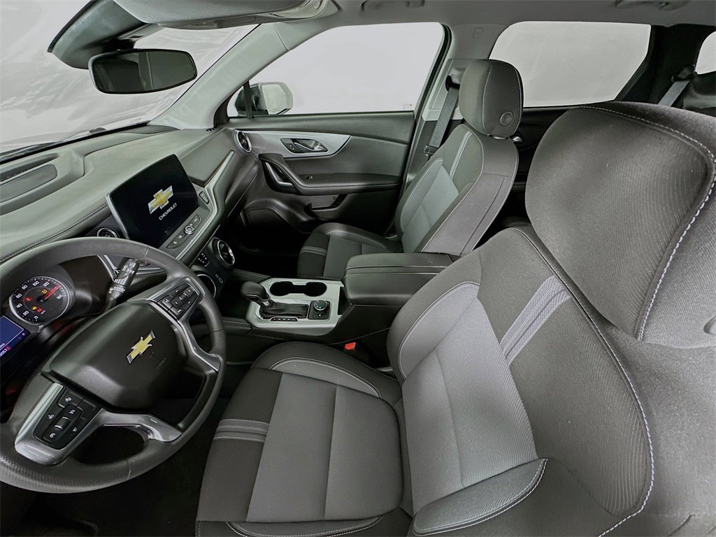 Used 2025 Chevrolet Blazer LT image 11