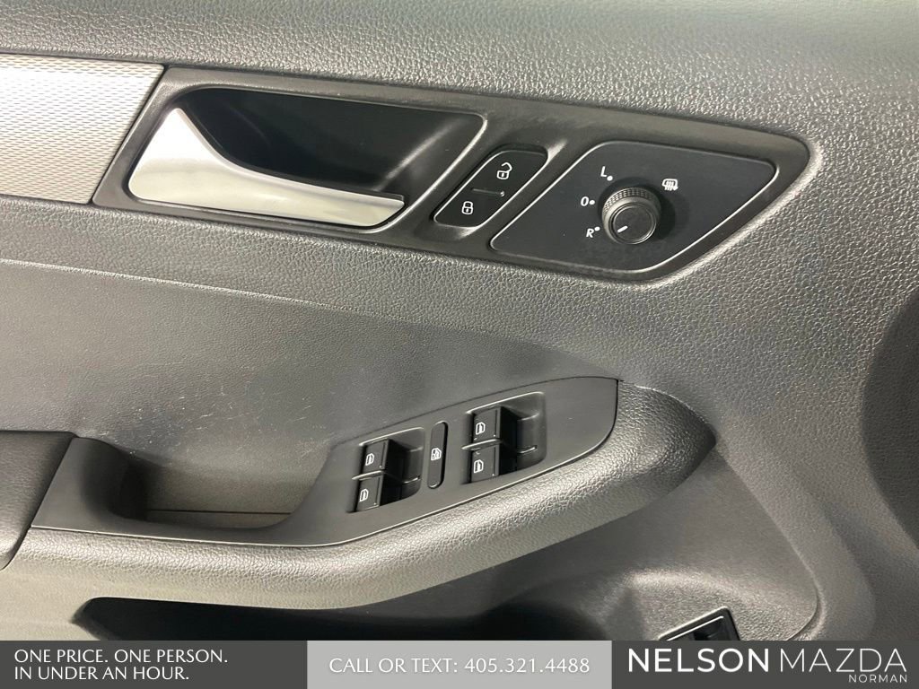 Used 2017 Volkswagen Jetta SE FWD image 18