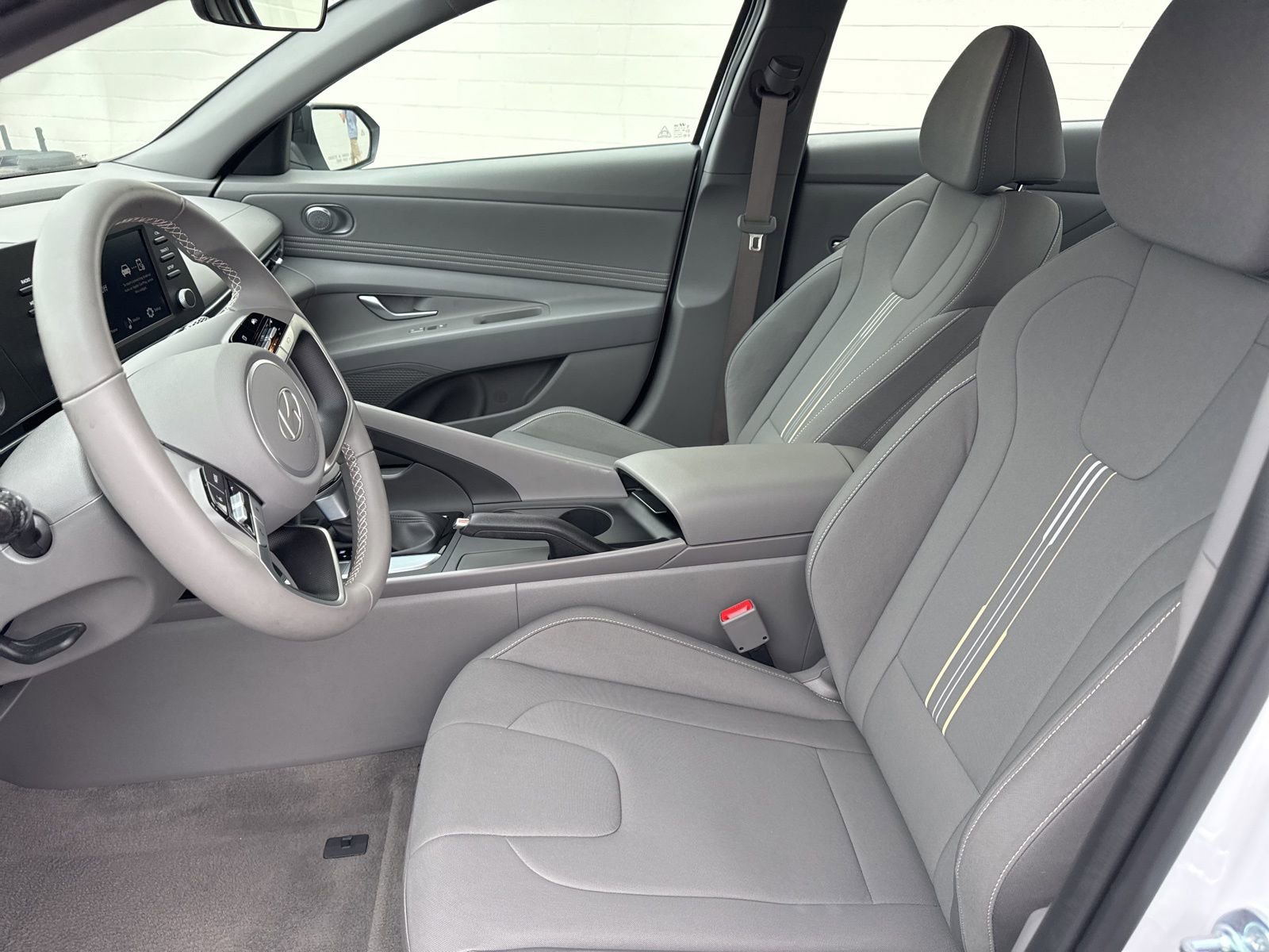 Certified 2025 Hyundai Elantra Sport image 18