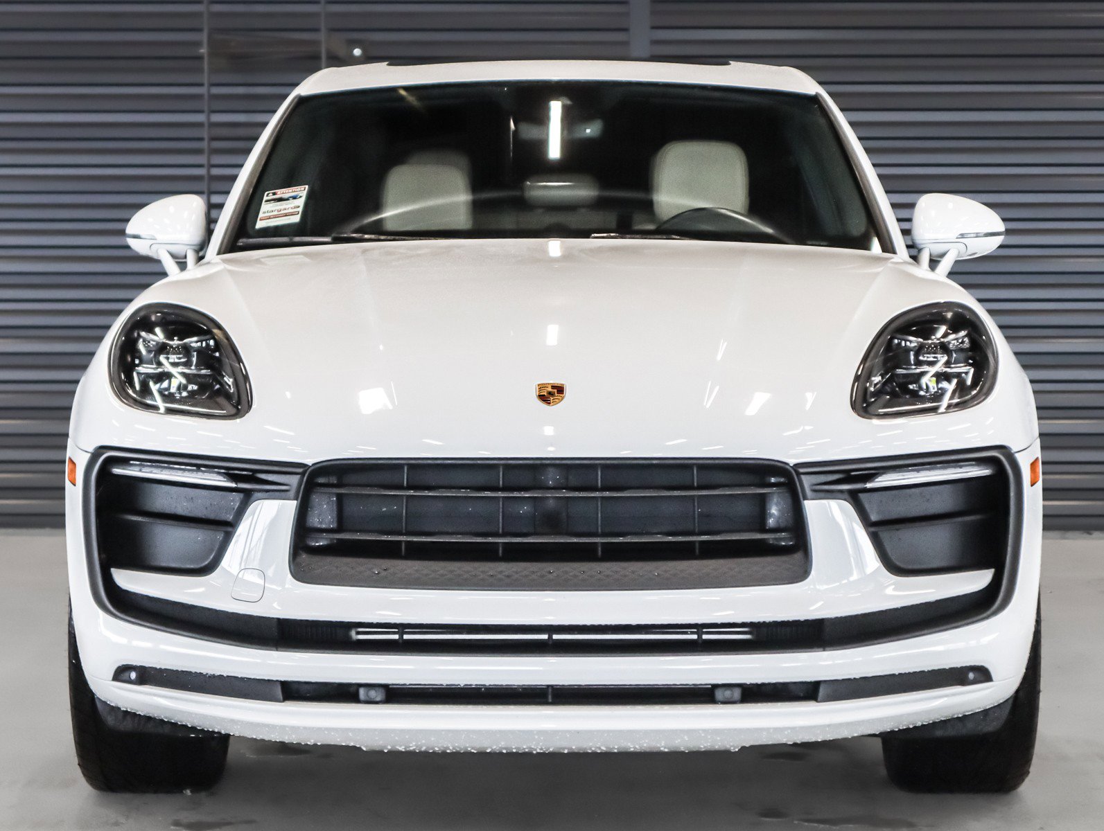Certified 2022 Porsche Macan image 8