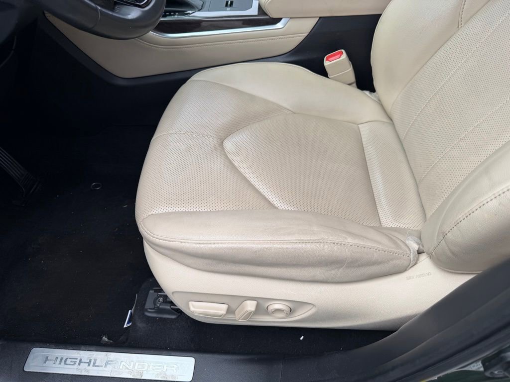 Used 2023 Toyota Highlander Limited FWD image 26