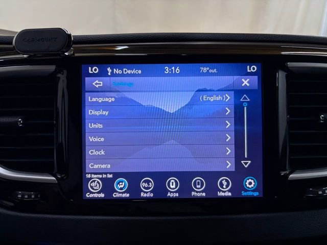 Used 2018 Chrysler Pacifica Touring-L FWD image 43