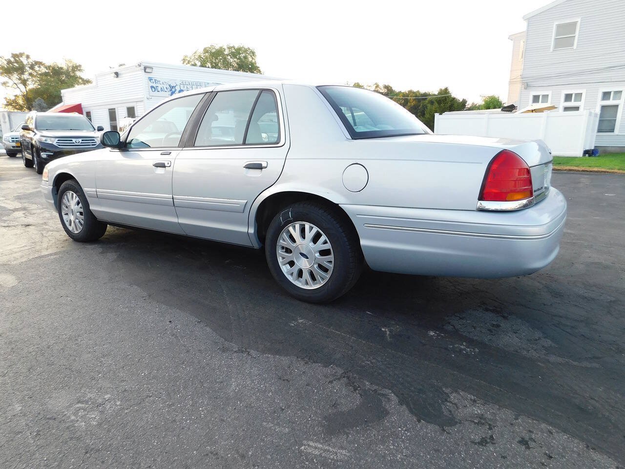 Used 2003 Ford Crown Victoria LX RWD image 7