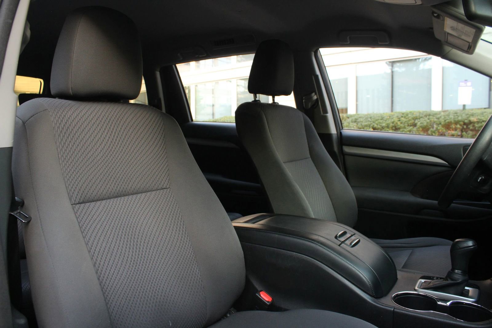Used 2016 Toyota Highlander LE AWD/4WD image 27