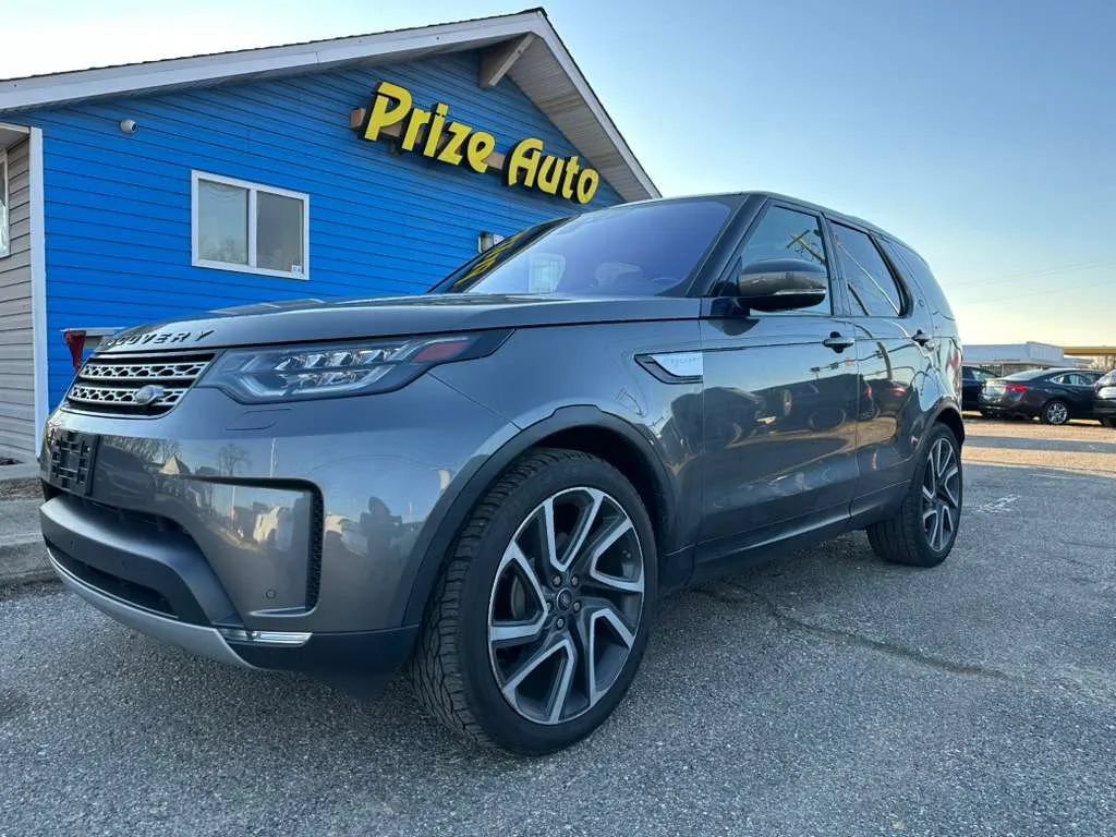 Used 2017 Land Rover Discovery HSE AWD/4WD image 2