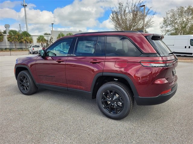 New 2025 Jeep Grand Cherokee Altitude image 11