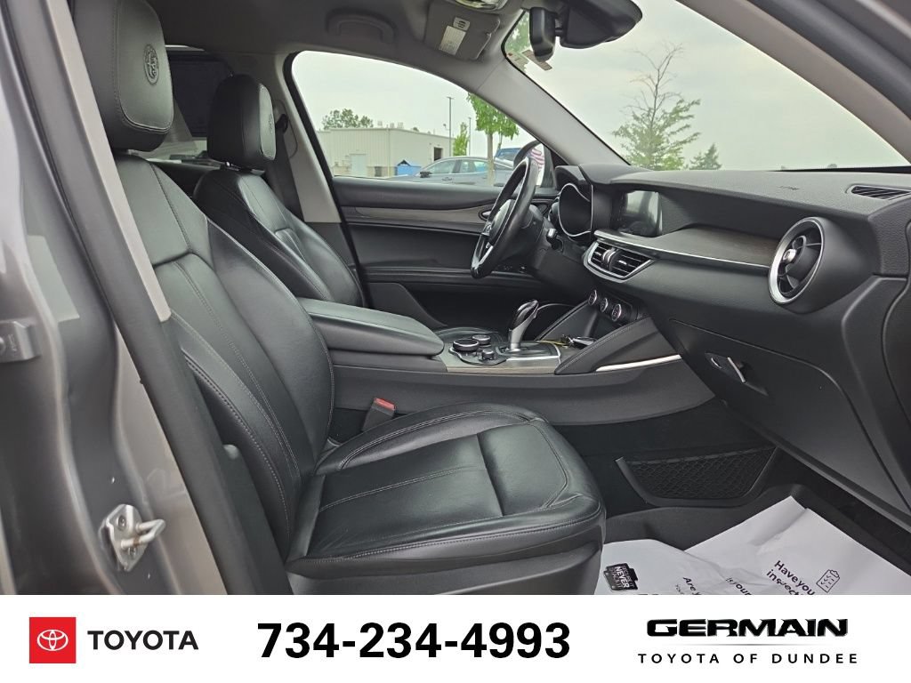 Used 2018 Alfa Romeo Stelvio Ti AWD/4WD image 16
