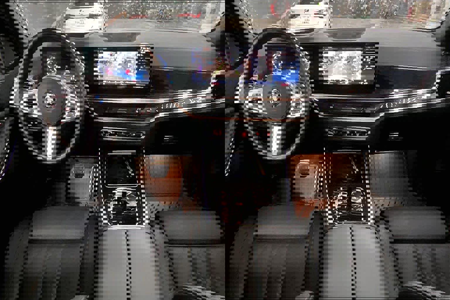 Certified 2025 BMW X5 xDrive40i w/ M Sport Package image 17