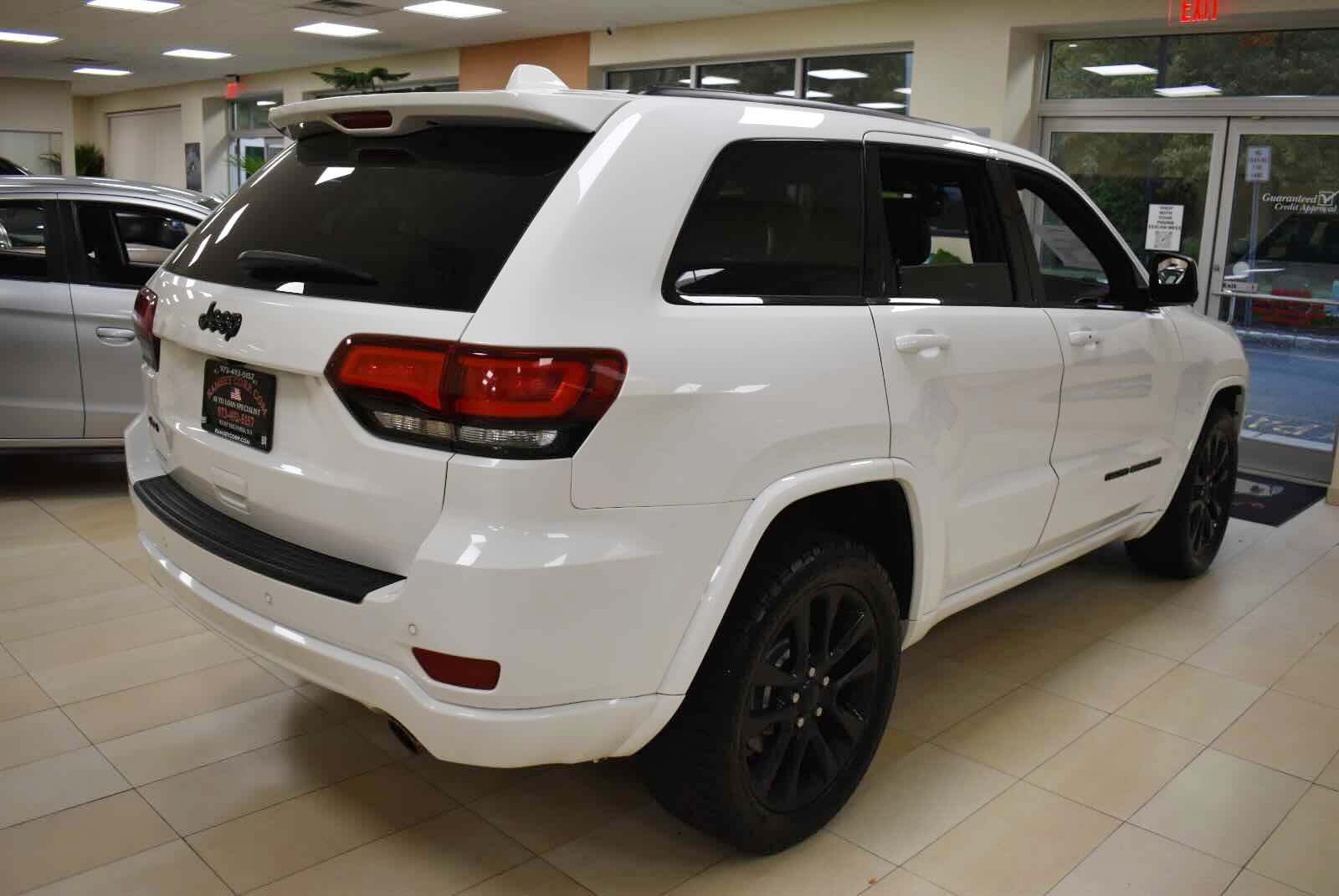 Used 2019 Jeep Grand Cherokee Altitude AWD/4WD image 4