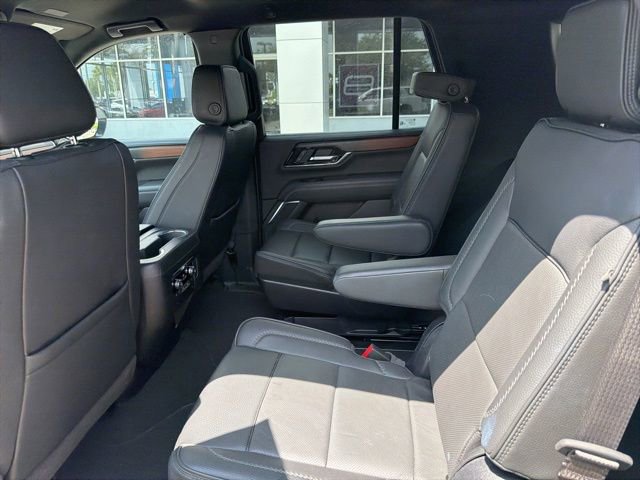 Used 2025 GMC Yukon Denali RWD image 9