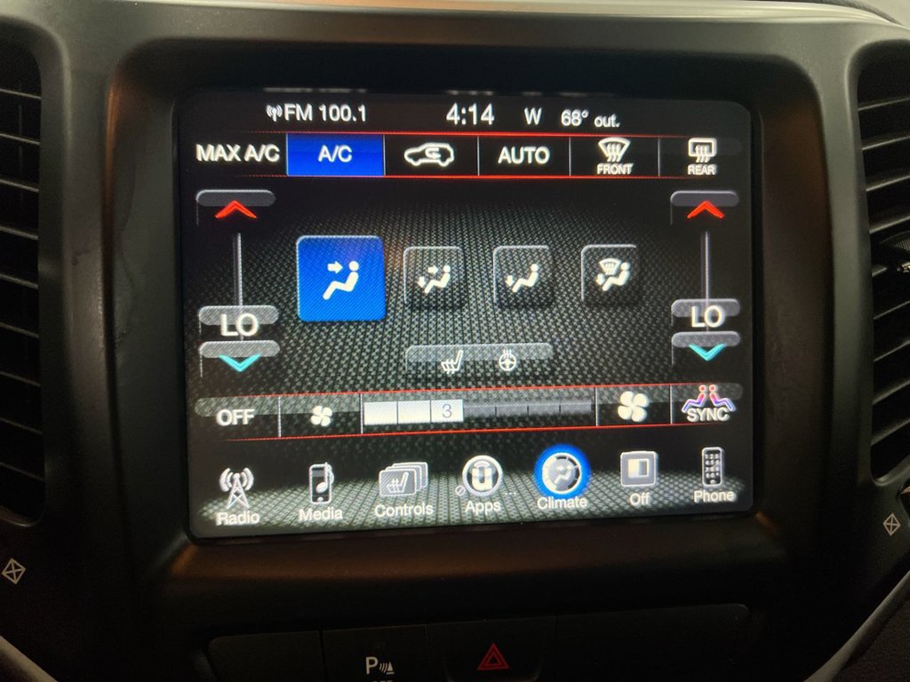 Used 2018 Jeep Cherokee Trailhawk w/ Cold Weather Group AWD/4WD image 16