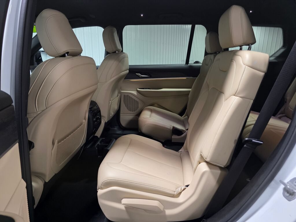 Used 2025 Jeep Grand Cherokee L Limited AWD/4WD image 10