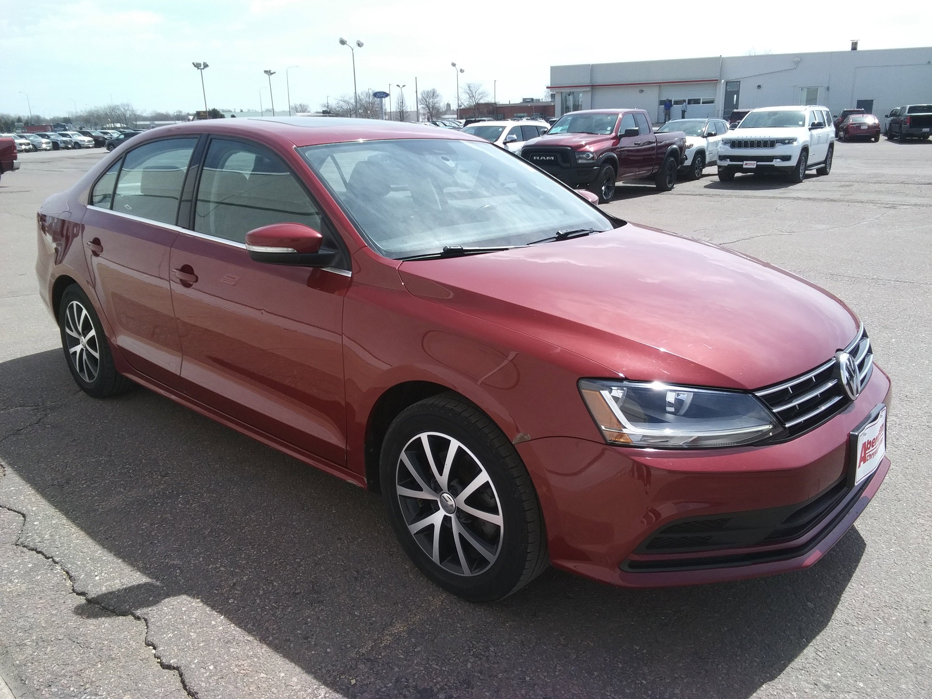 Used 2018 Volkswagen Jetta SE FWD image 4