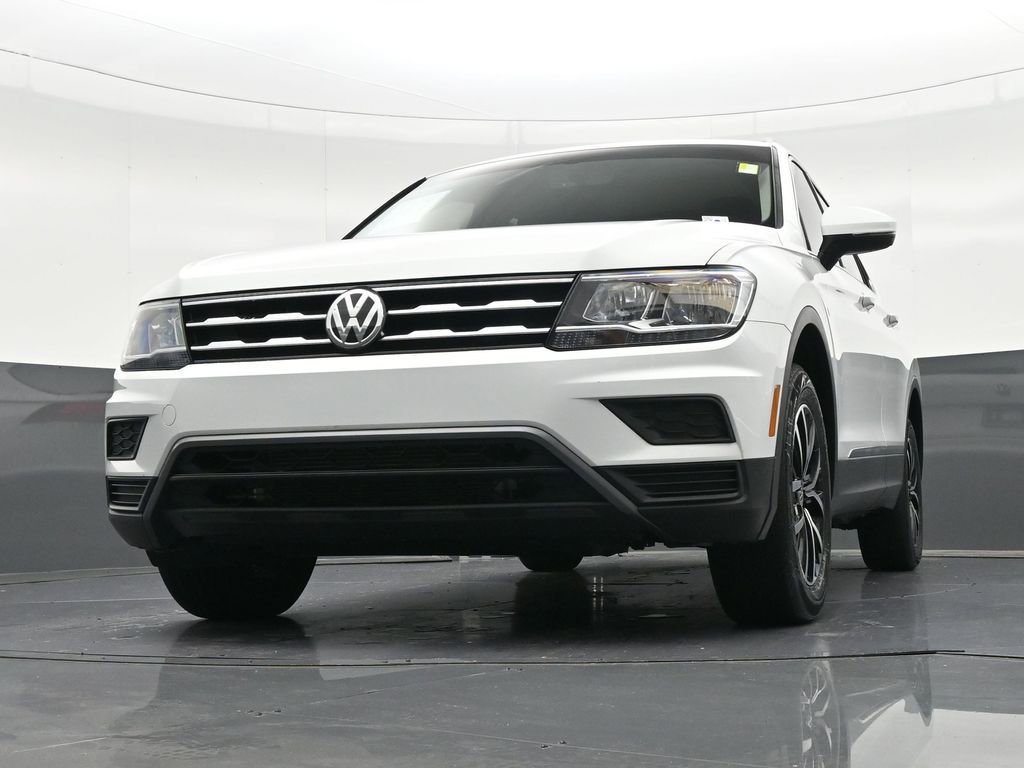 Used 2021 Volkswagen Tiguan SE w/ Panoramic Sunroof Package image 31