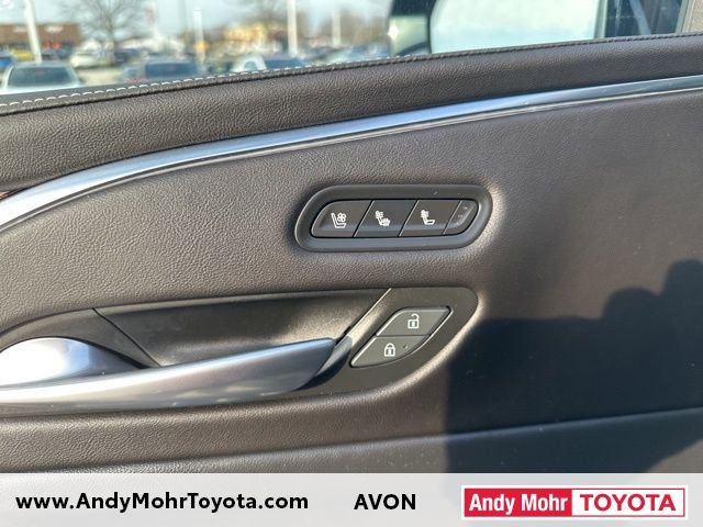 Used 2023 Cadillac Escalade Premium Luxury image 11