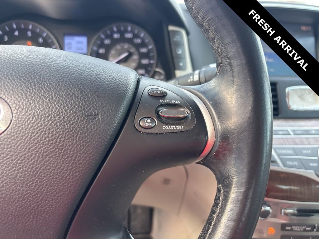 Used 2017 INFINITI Q70 L 3.7 w/ Deluxe Touring Package image 11