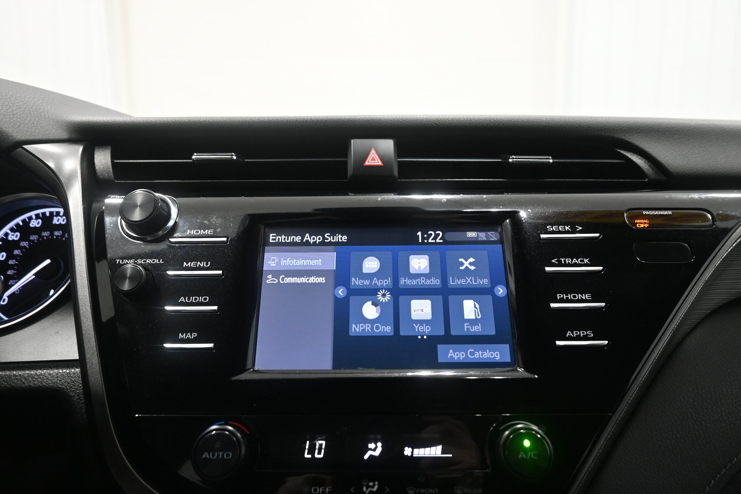 Used 2019 Toyota Camry SE FWD image 16