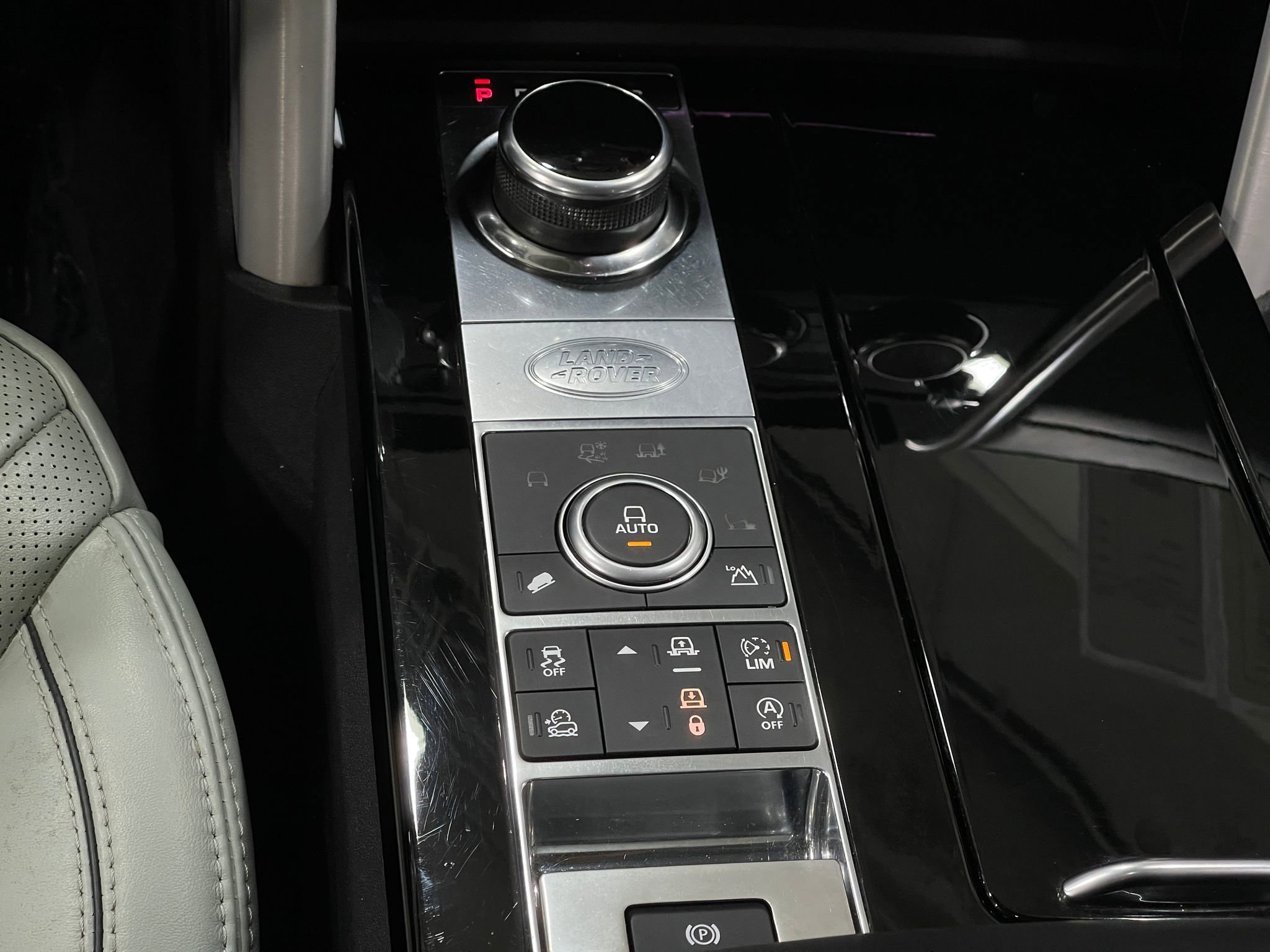 Used 2018 Land Rover Discovery HSE Luxury AWD/4WD image 29