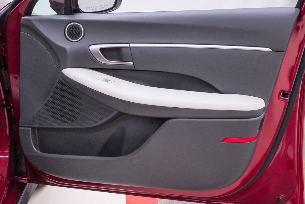 Used 2025 Hyundai Sonata SE image 32