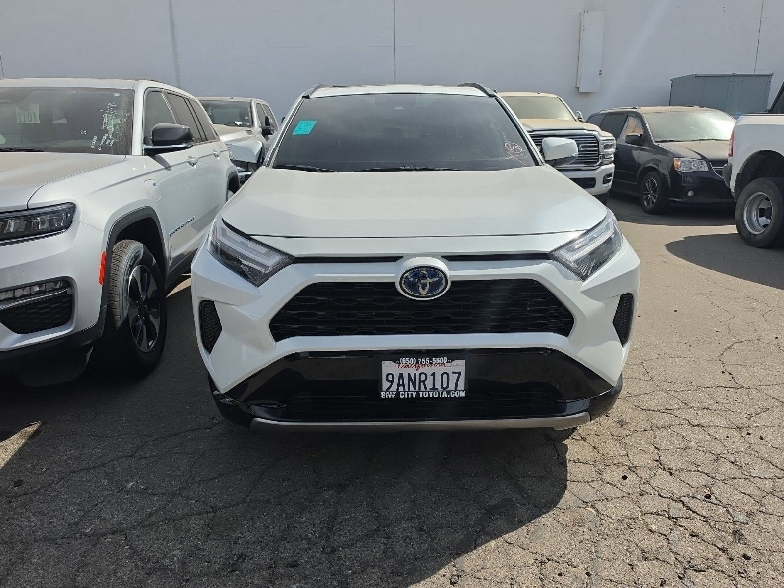Used 2022 Toyota RAV4 SE w/ Convenience Package AWD/4WD image 2