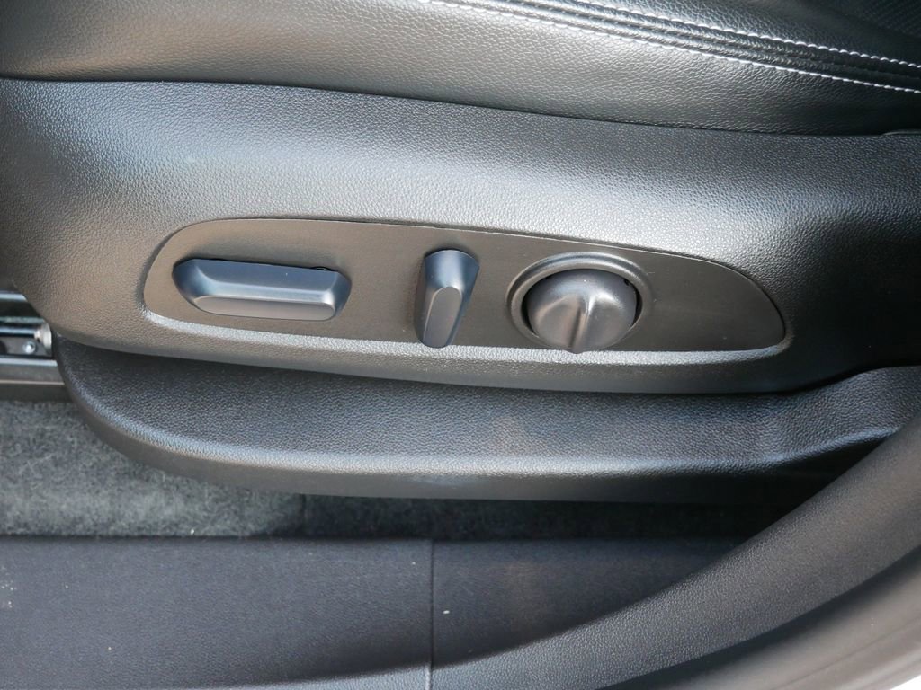 Used 2024 GMC Terrain SLT image 17