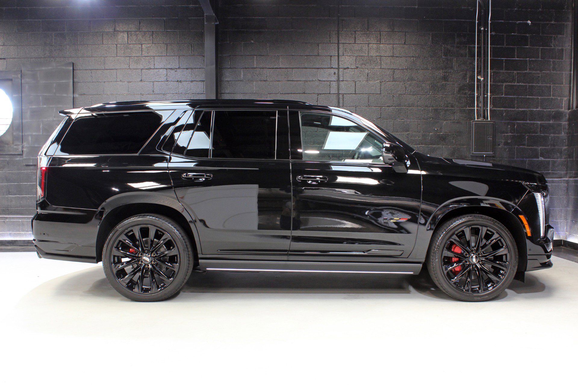 Used 2026 Cadillac Escalade V w/ LPO, ONYX Package image 12