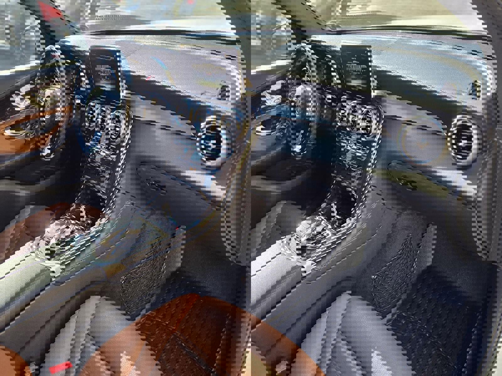 Used 2018 Mercedes-Benz GLC 300 4MATIC Coupe image 48