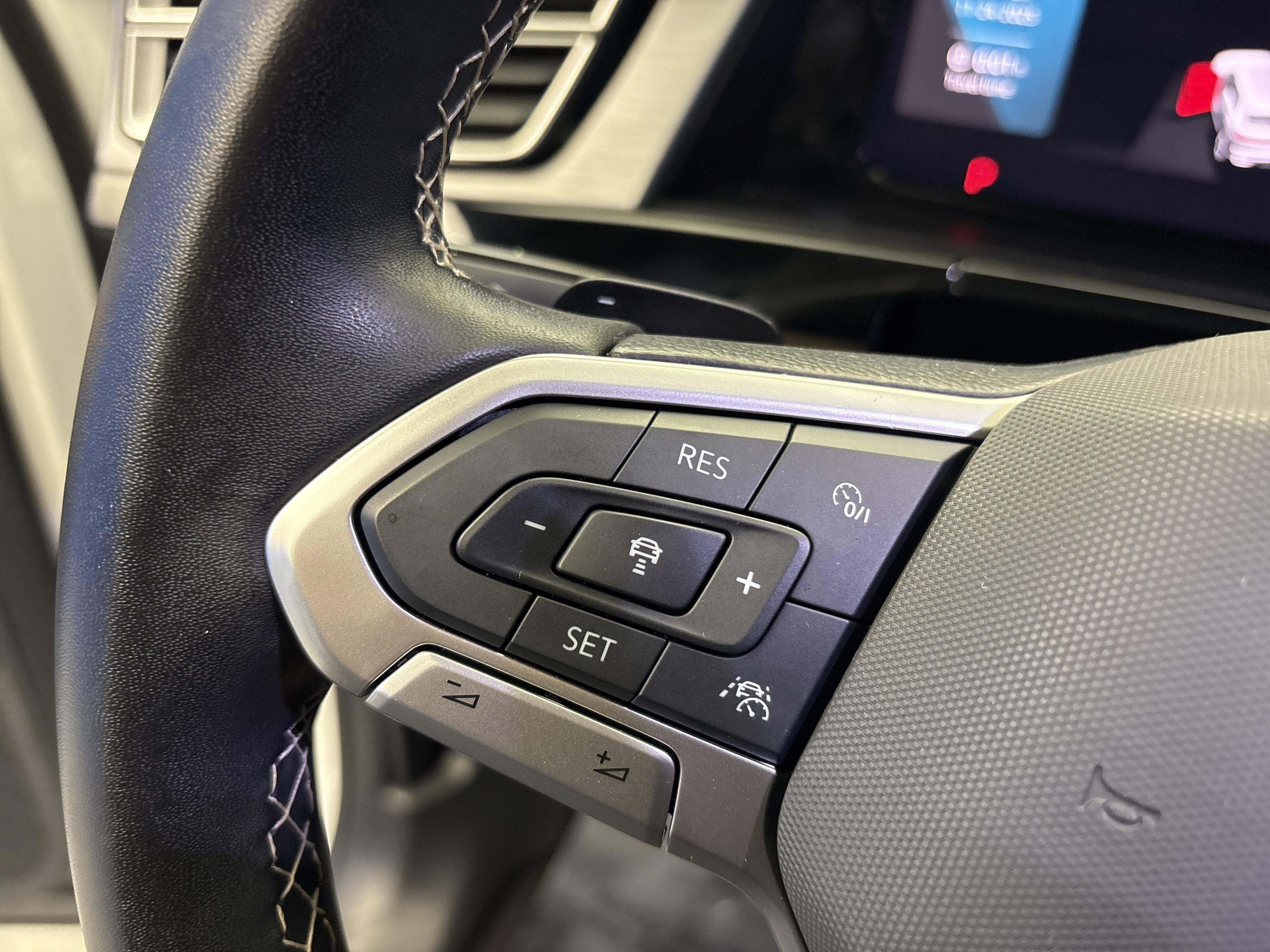 Certified 2024 Volkswagen Atlas Cross Sport SE image 15