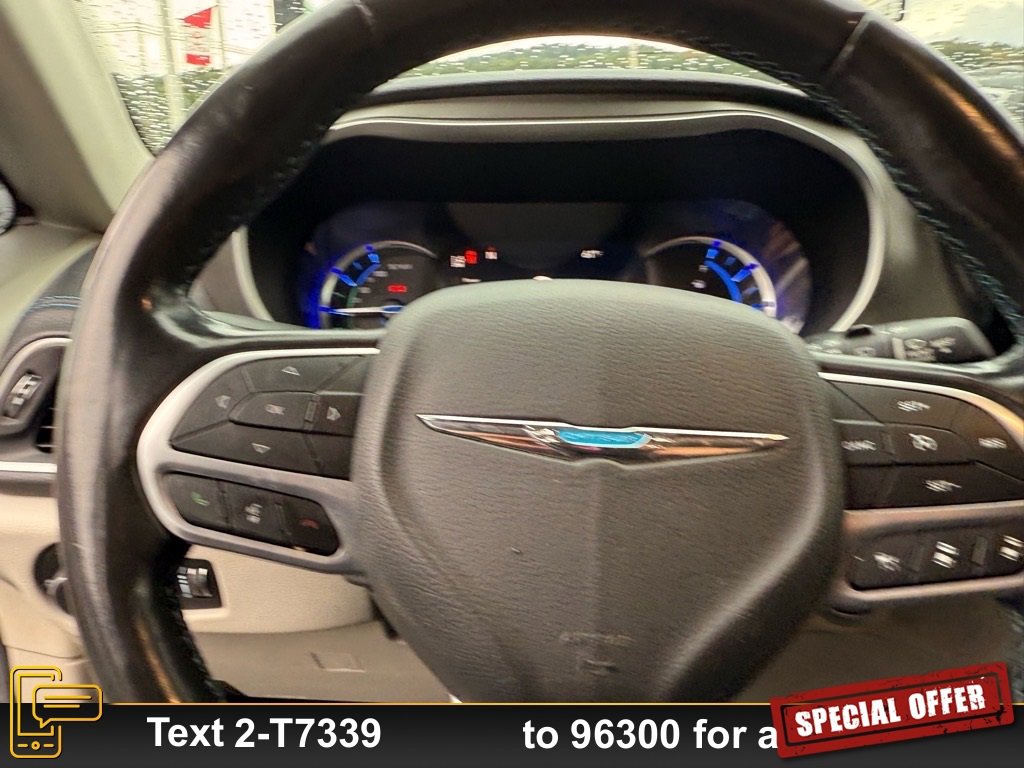 Used 2021 Chrysler Pacifica Touring-L image 16