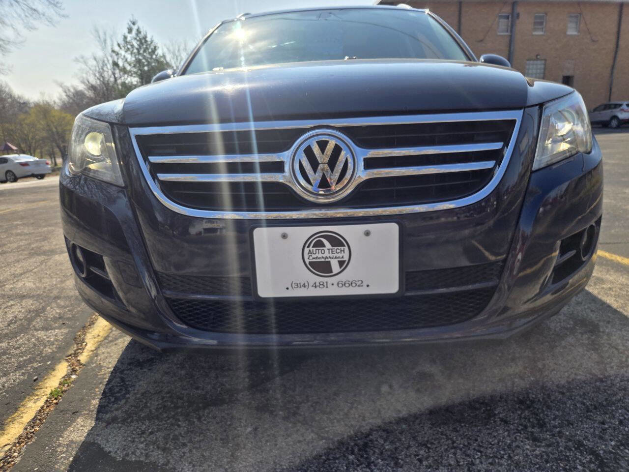 Used 2011 Volkswagen Tiguan SE image 12