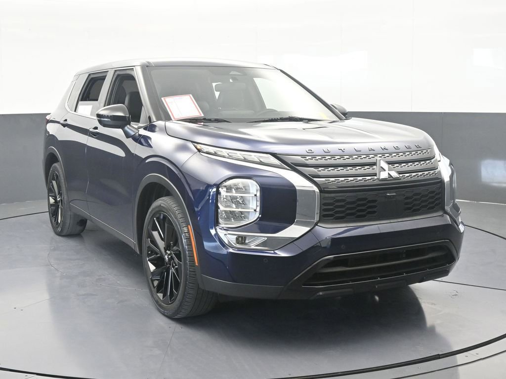 Used 2023 Mitsubishi Outlander SE image 9