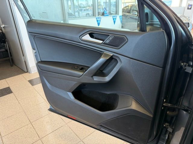 Used 2021 Volkswagen Tiguan SE image 20