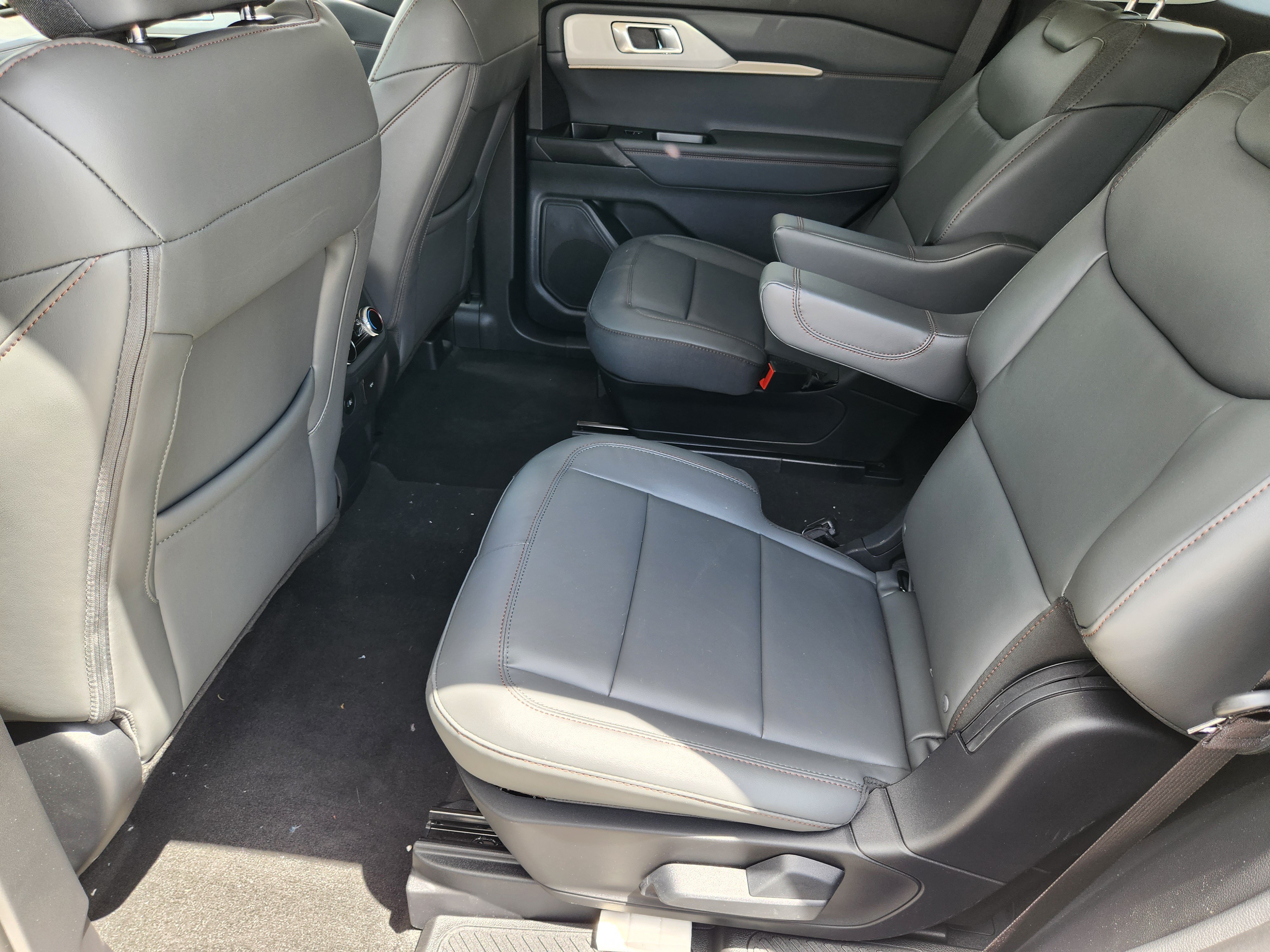 New 2026 Ford Explorer Active w/ Active Comfort Package RWD image 18
