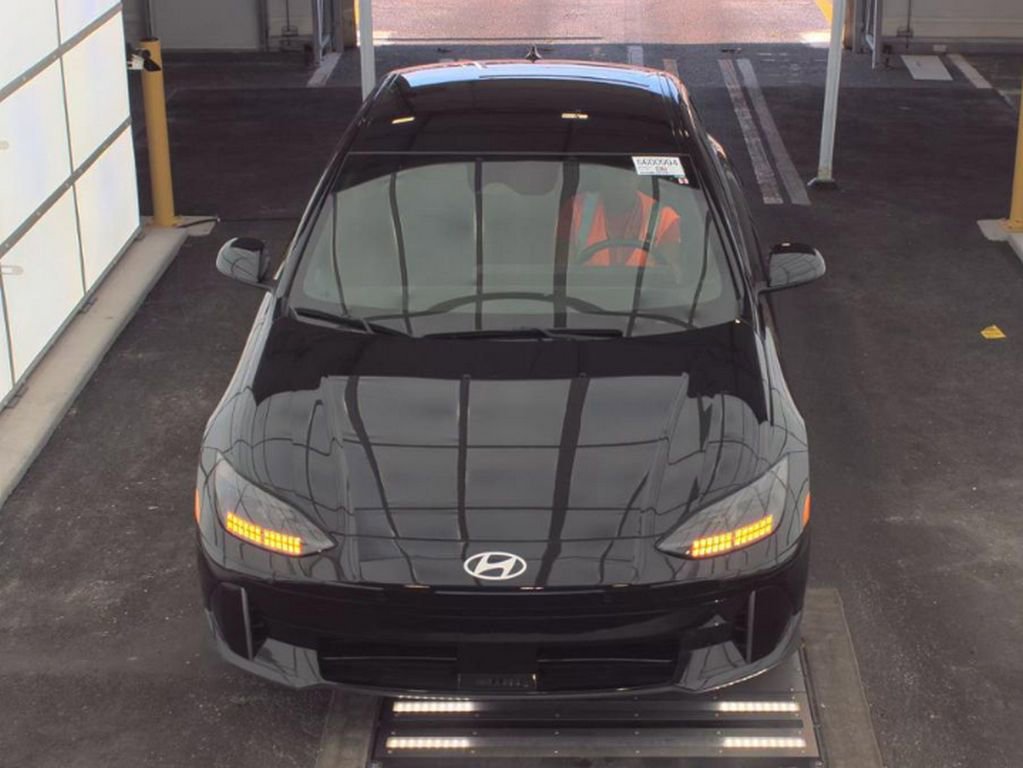 Used 2025 Hyundai Ioniq 6 SEL RWD image 2