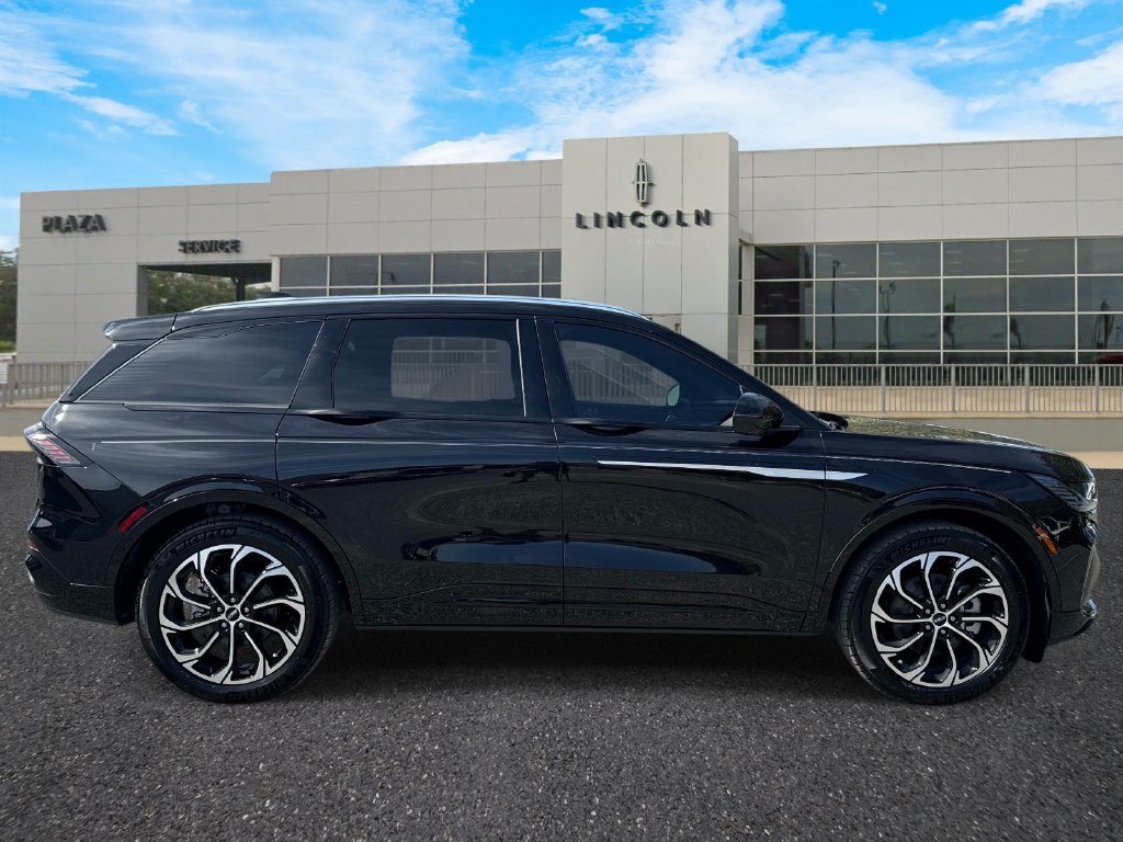 New 2026 Lincoln Nautilus Reserve AWD/4WD image 2