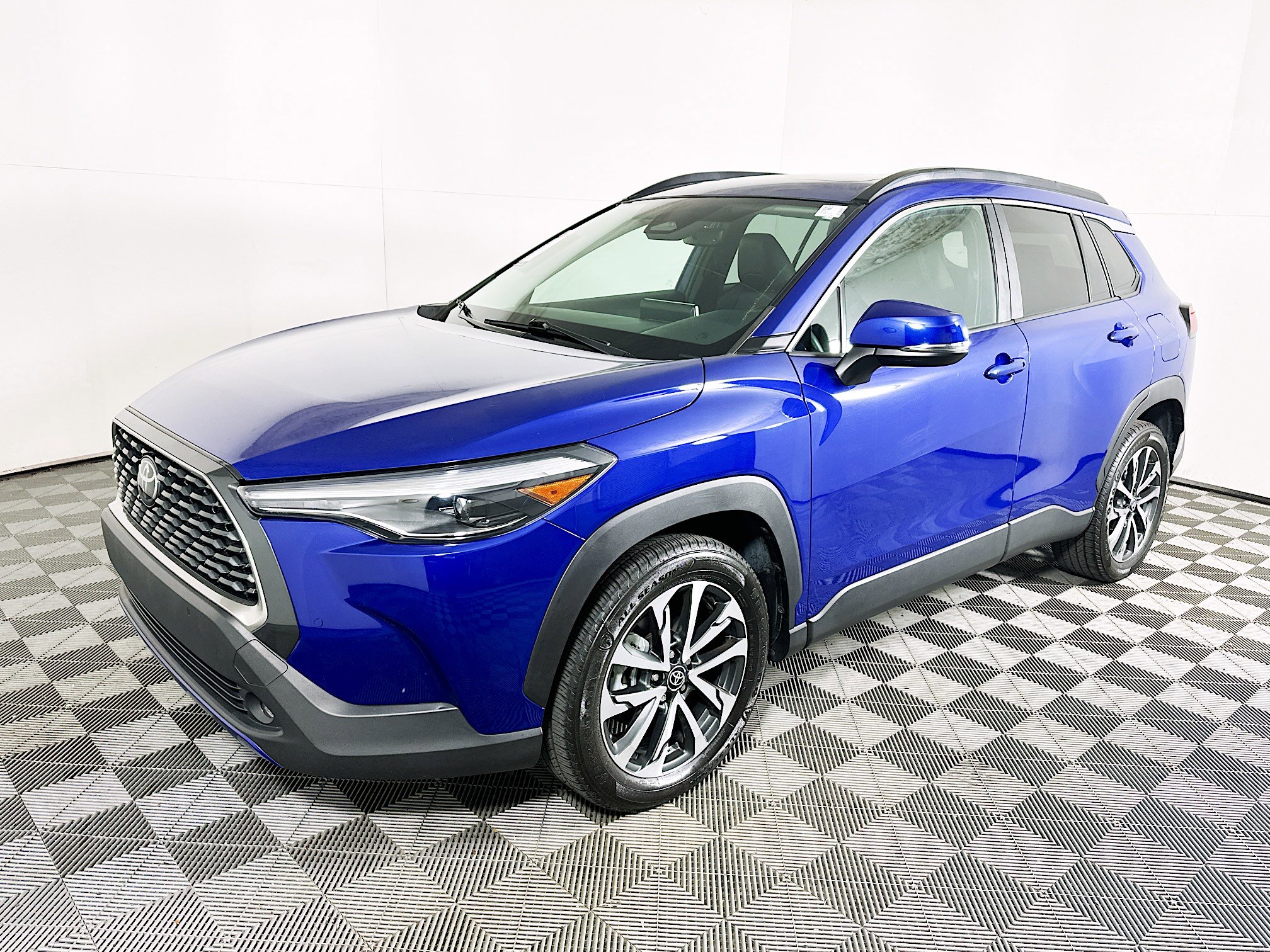 Used 2023 Toyota Corolla Cross XLE w/ Convenience Package image 7