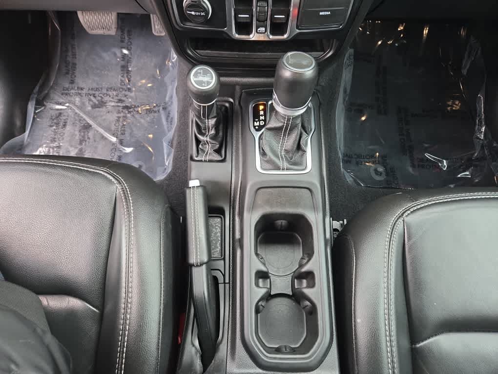 Used 2023 Jeep Wrangler Unlimited Sahara w/ Cold Weather Group AWD/4WD image 19
