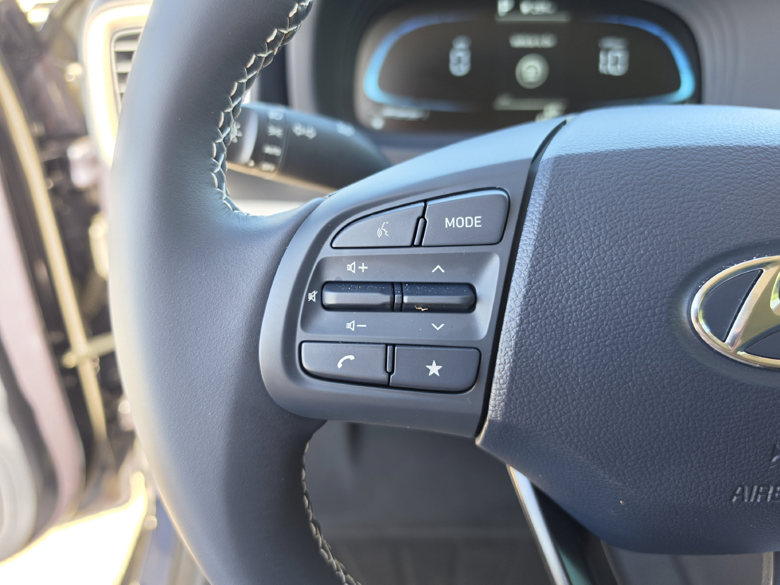 Used 2026 Hyundai Venue SEL FWD image 29