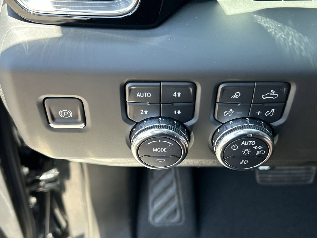 Used 2024 GMC Sierra 2500 Denali w/ Technology Package AWD/4WD image 18