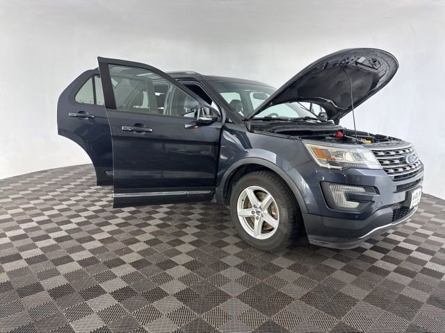 Used 2017 Ford Explorer XLT w/ Equipment Group 202A image 14
