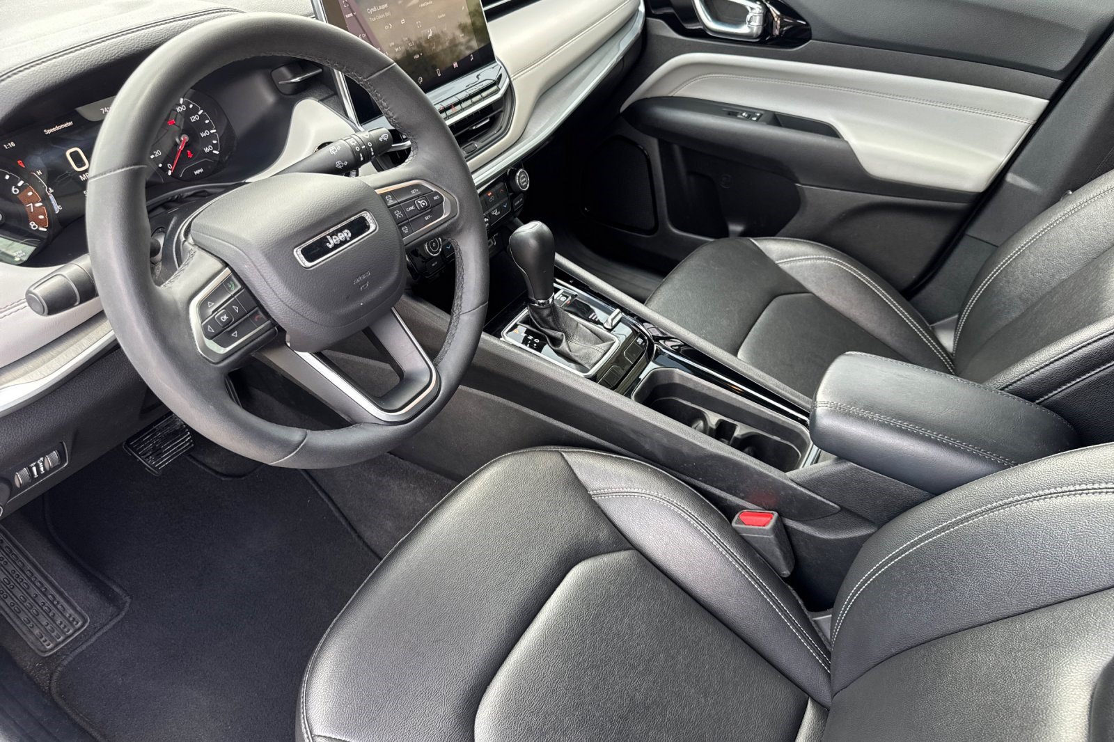 Used 2025 Jeep Compass Limited AWD/4WD image 4