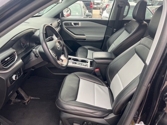 Used 2023 Ford Explorer XLT w/ Equipment Group 202A image 9