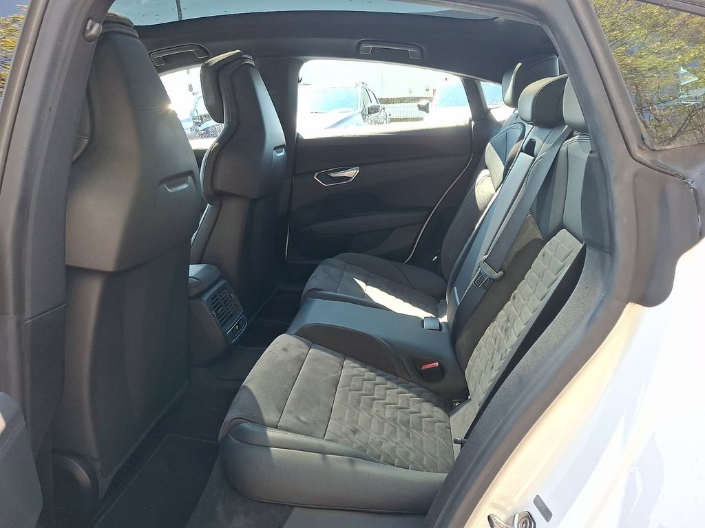 Used 2022 Audi e-tron GT Premium Plus w/ Performance Package AWD/4WD image 10