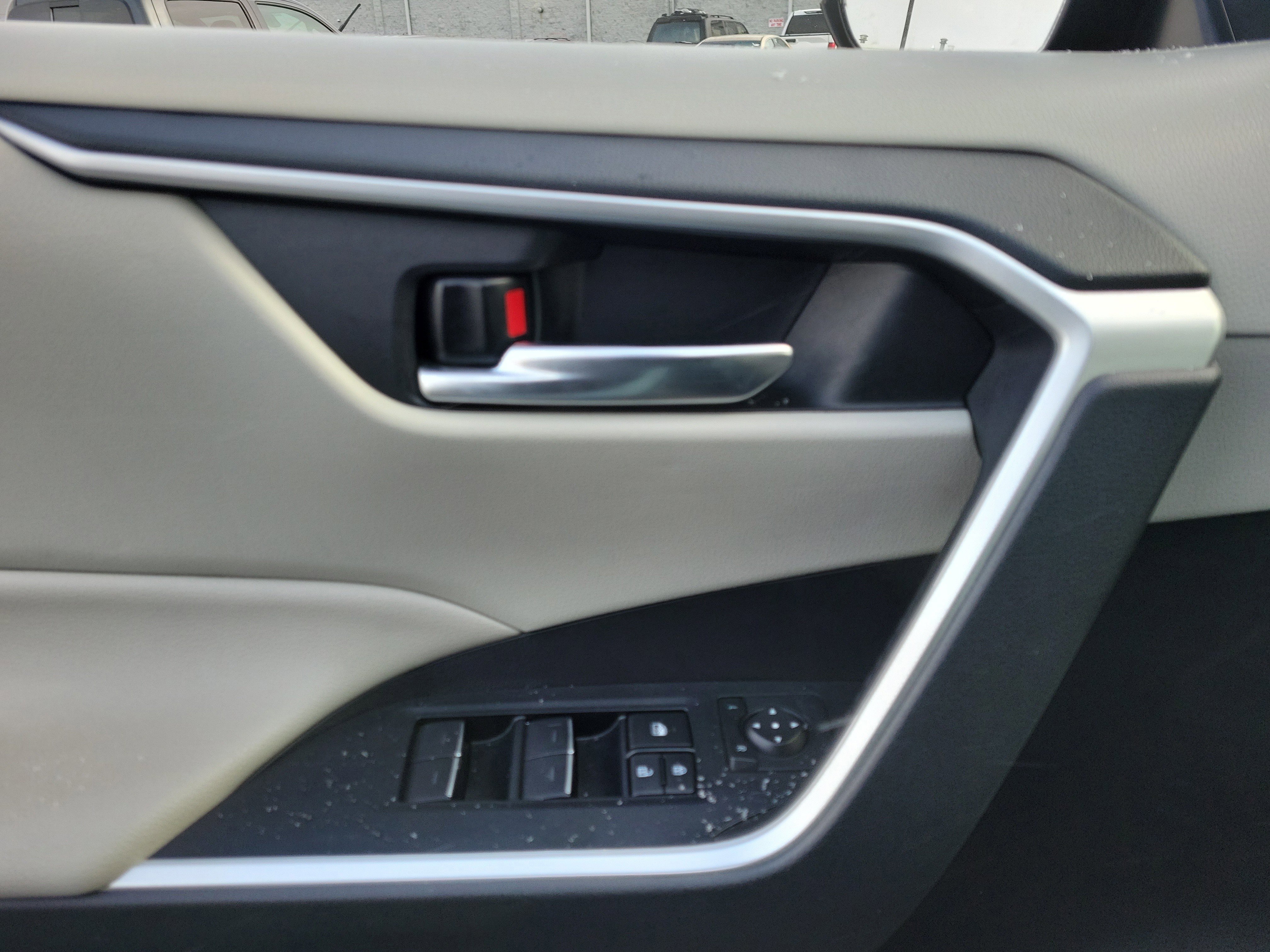 Used 2023 Toyota RAV4 XLE Premium image 17