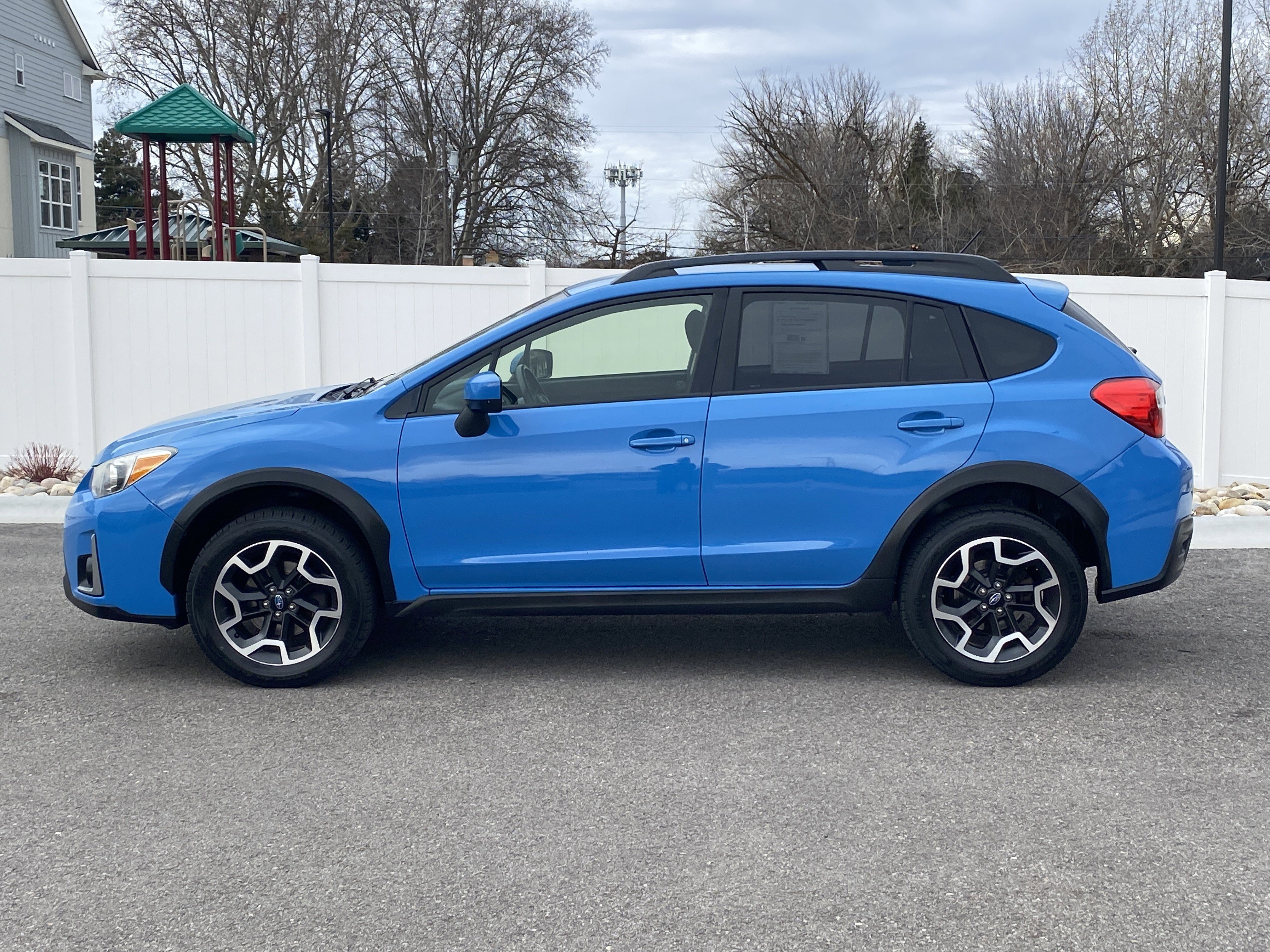 Used 2016 Subaru Crosstrek 2.0i Premium image 3