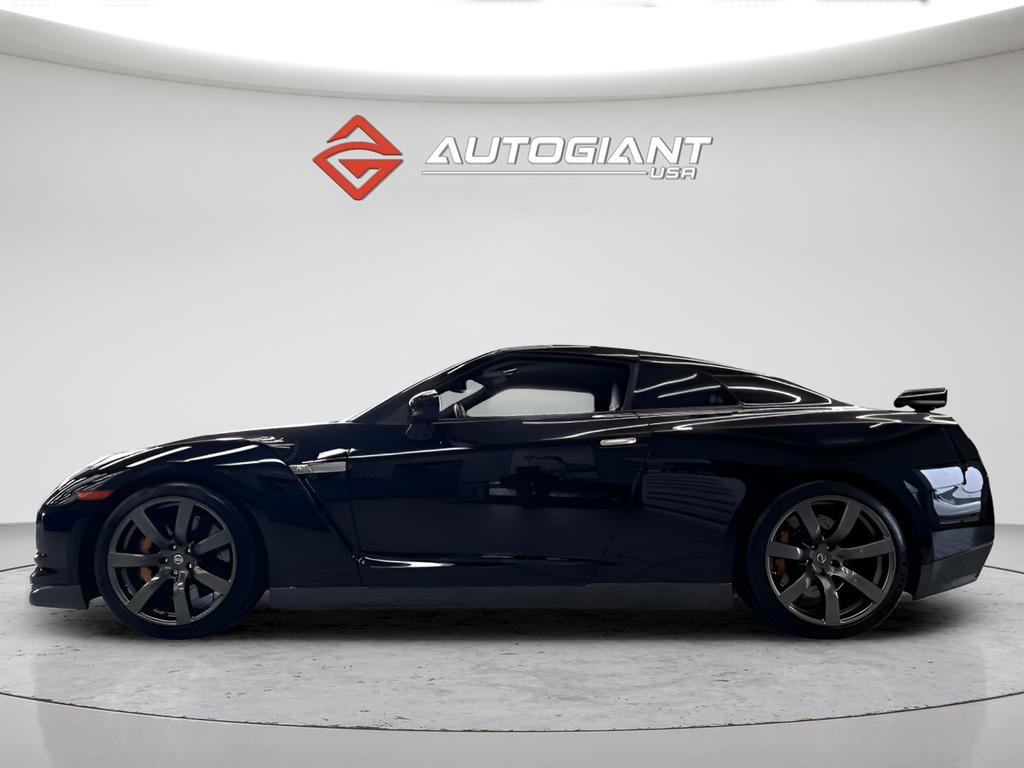 Used 2011 Nissan GT-R Premium image 3